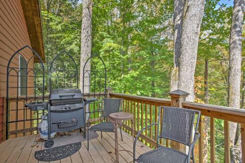 Spacious Waynesville Getaway With Decks And Fire Pit!