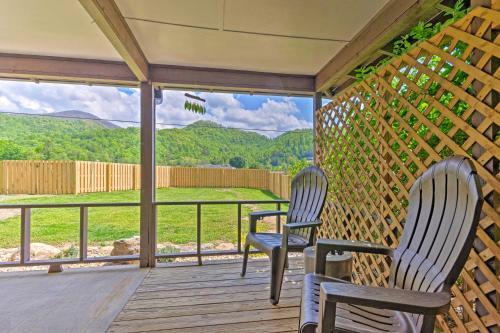 Custom Creekside Cabin 15 Mi From Asheville!