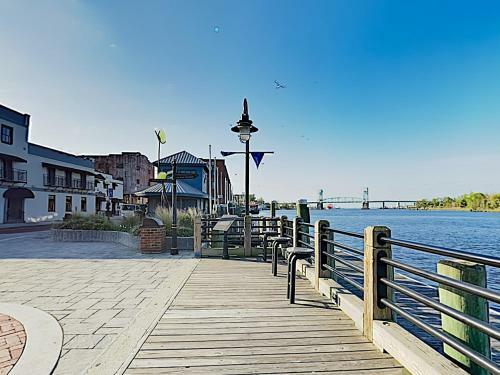 Apartamento Historic District Condo With River Views & Balcony Condo