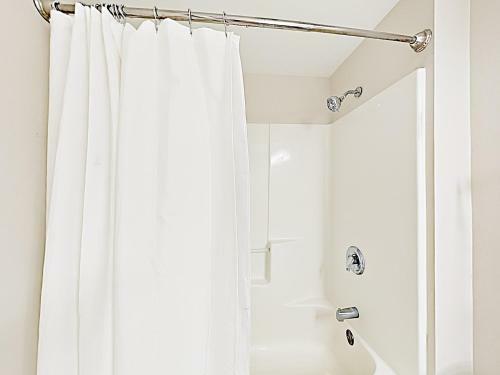 Apartamento Downtown Condo With River View, Near Shops & Beaches Condo