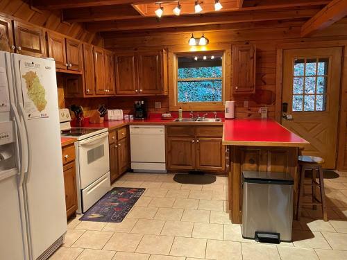 Shady Ridge Lodge Cabin