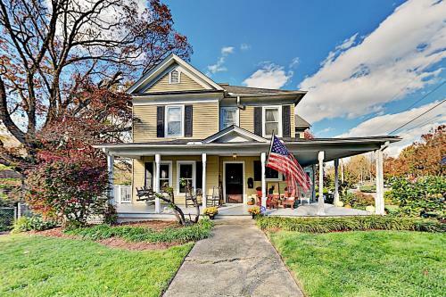 Upgraded Craftsman Gem - Firepit - Walk To Dining Home