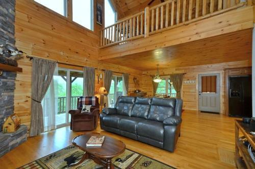 Beautiful Mountain Cabin With Cottage! Home
