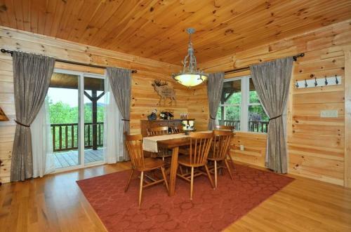 Beautiful Mountain Cabin With Cottage! Home