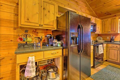 Secluded Mountain-view Cabin With Great Porch!