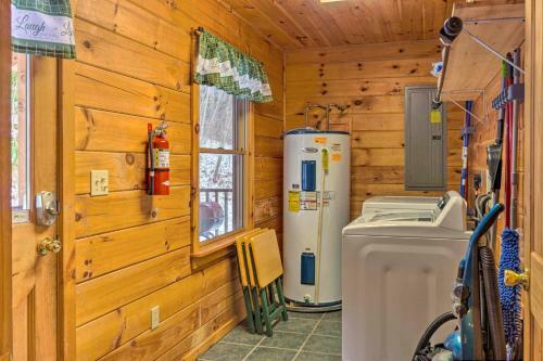 Secluded Mountain-view Cabin With Great Porch!