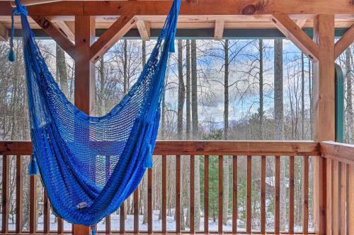 Secluded Mountain-view Cabin With Great Porch!