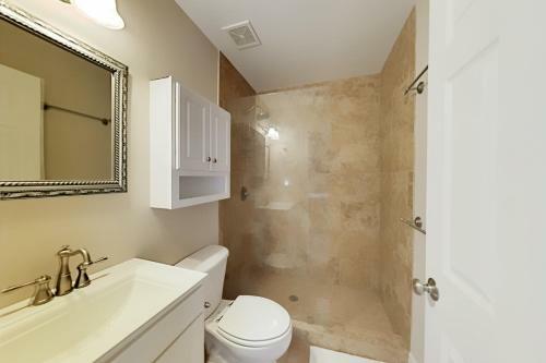 Apartamento Designer Riverfront Retreat - Walk To Everything Condo