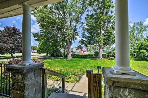 Charming Apartment On The Strip By Lake Erie!