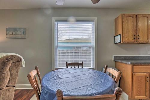 Home With Private Yard - Walk To Lake Erie!