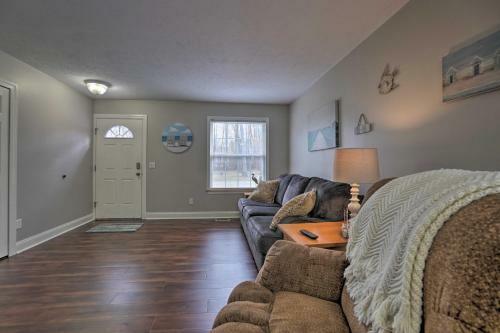 Home With Private Yard - Walk To Lake Erie!