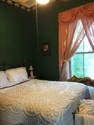 Bed & Breakfast 1873 Victorian Rose