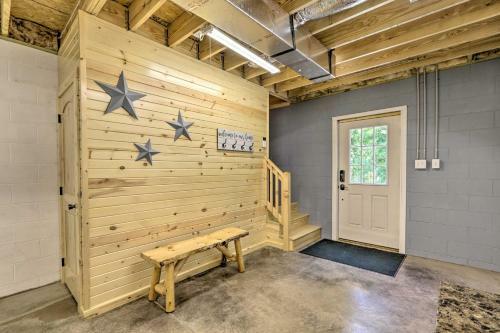Cozy Cabin With Hot Tub And Deck In Hocking Hills!