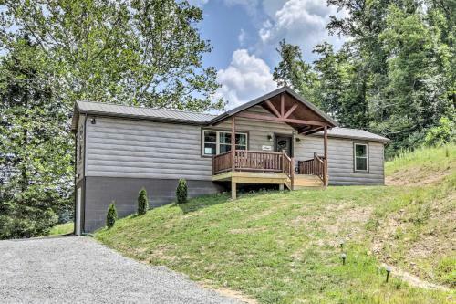 Cozy Cabin With Hot Tub And Deck In Hocking Hills!