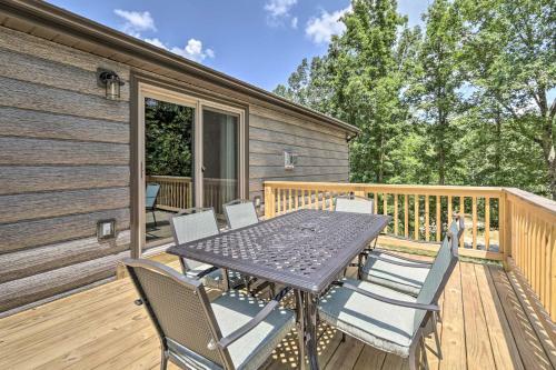 Cozy Cabin With Hot Tub And Deck In Hocking Hills!