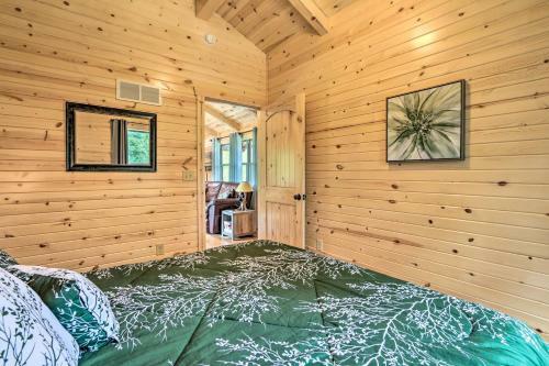 Cozy Cabin With Hot Tub And Deck In Hocking Hills!
