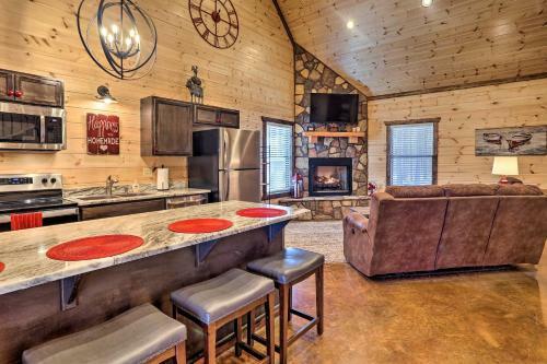 The Breeze Forested Oasis With Hot Tub And Deck!