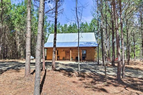 The Breeze Forested Oasis With Hot Tub And Deck!