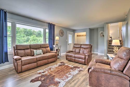 Modern Zanesville Home With Deck And Spacious Yard