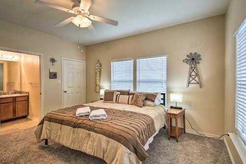 Spacious Townhome, Walk To Lake And Restaurant!
