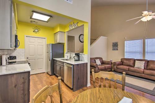 Spacious Townhome, Walk To Lake And Restaurant!