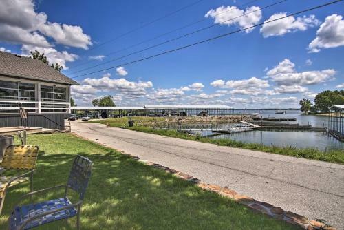 Spacious Townhome, Walk To Lake And Restaurant!