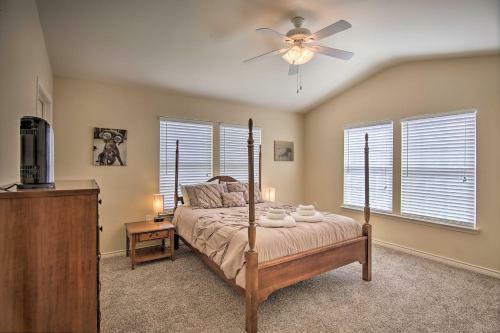 Spacious Townhome, Walk To Lake And Restaurant!