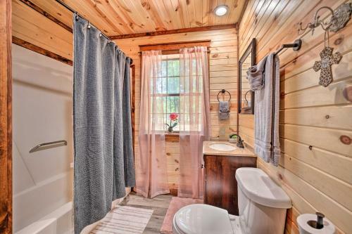 Lavish Getaway With Hot Tub On Almost 6 Acres!