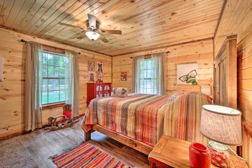 Lavish Getaway With Hot Tub On Almost 6 Acres!
