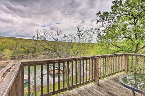 Waters Edge Retreat With Dock, Deck And Kayaks!