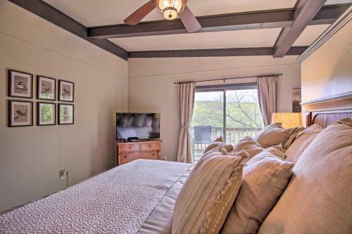 Waters Edge Retreat With Dock, Deck And Kayaks!