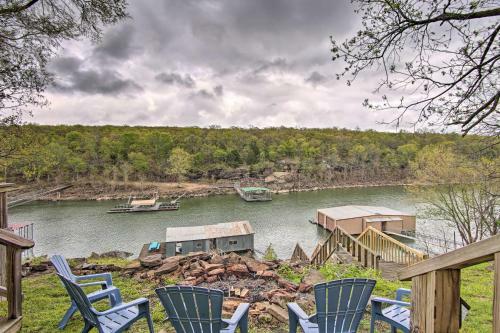 Waters Edge Retreat With Dock, Deck And Kayaks!