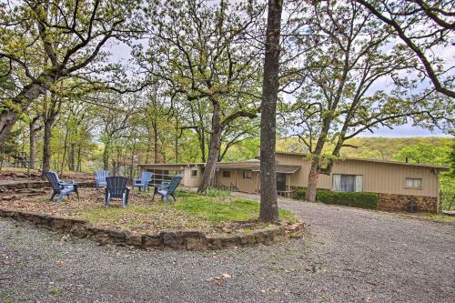 Waters Edge Retreat With Dock, Deck And Kayaks!