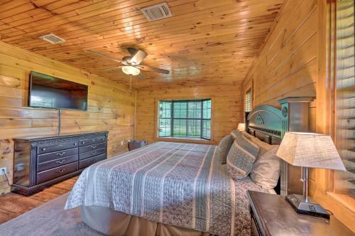Broken Bow Retreat With Game Room And Hot Tub!
