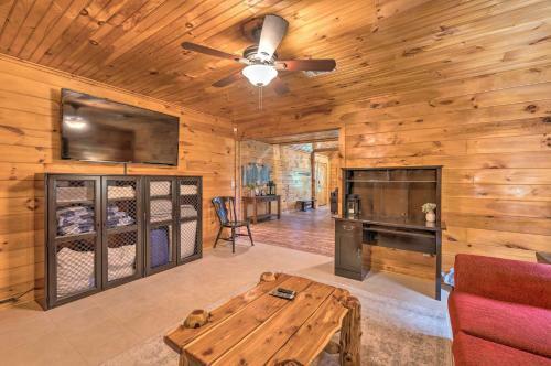 Broken Bow Retreat With Game Room And Hot Tub!