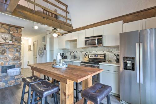 Family Cabin With Deck And Grand Lake Views!