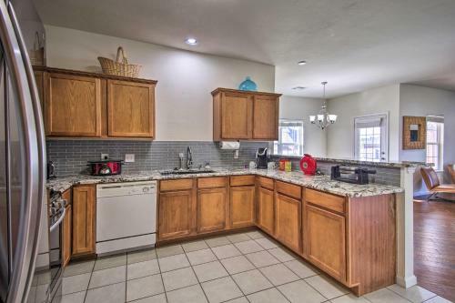 Okc Home Less Than 10 Mi To Myriad Botanical Gardens!