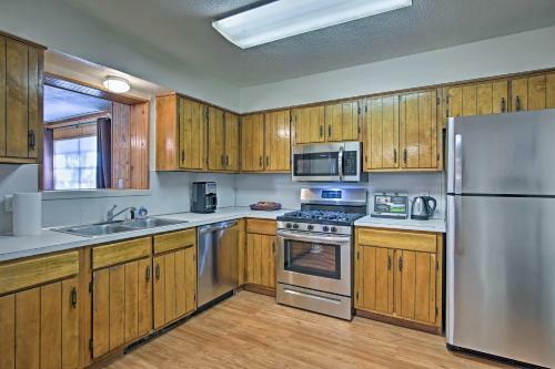 Spacious House With Yard - Mins From Downtown Tulsa!