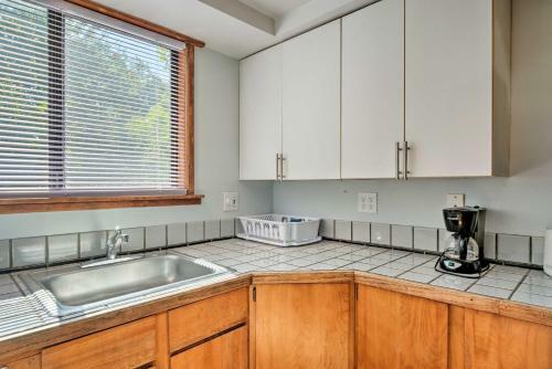 Cottage With Fireplace, Walk To Downtown Ashland