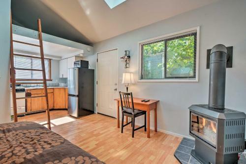 Cottage With Fireplace, Walk To Downtown Ashland