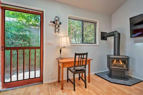 Cottage With Fireplace, Walk To Downtown Ashland