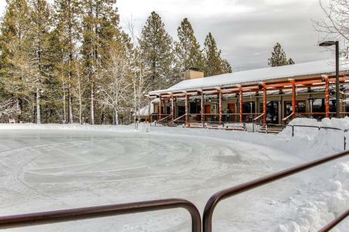 Apartamento Bend Condo With Deck, Resort-style Amenities And Views!
