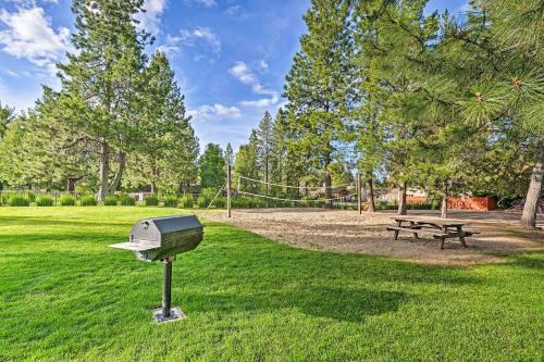 Apartamento Bend Condo With Deck, Resort-style Amenities And Views!