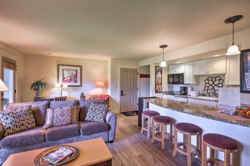 Apartamento Bend Condo With Deck, Resort-style Amenities And Views!