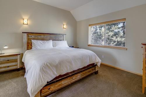 Lovely Bend Retreat With Private Patio & Firepit Home