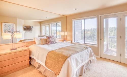 River Ridge One-bedroom Condos