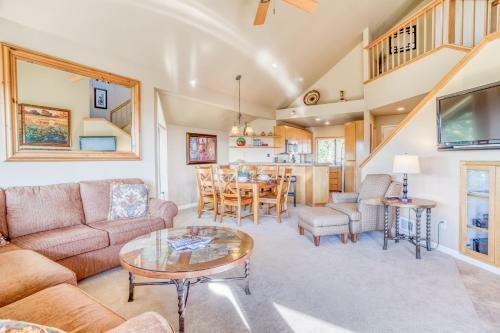 River Ridge Three-bedroom Condos