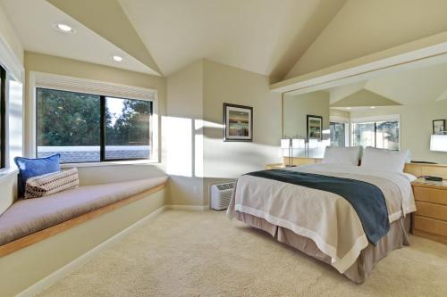 River Ridge Three-bedroom Condos
