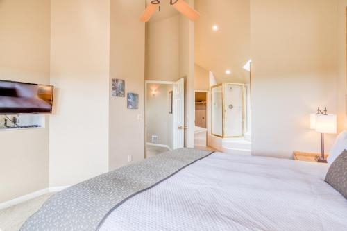 River Ridge Three-bedroom Condos