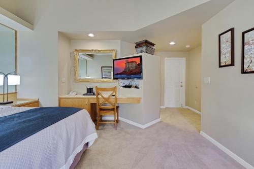 River Ridge Three-bedroom Condos